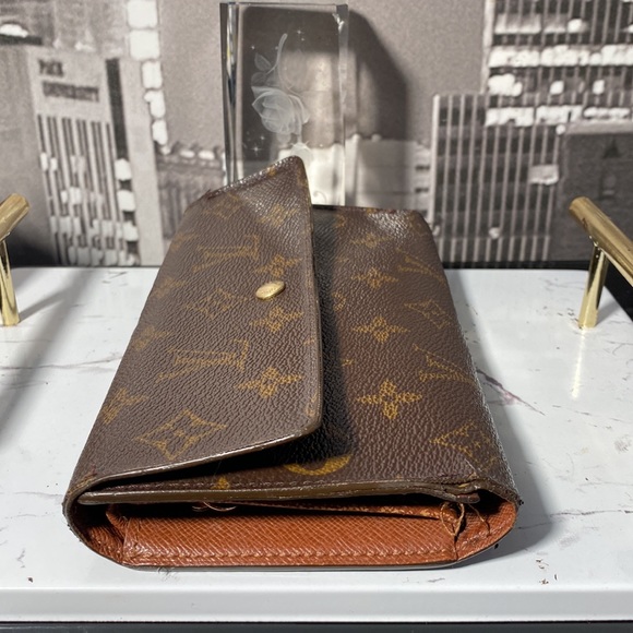 Authentic Louis Vuitton Monogram International Wallet - Picture 10 of 15